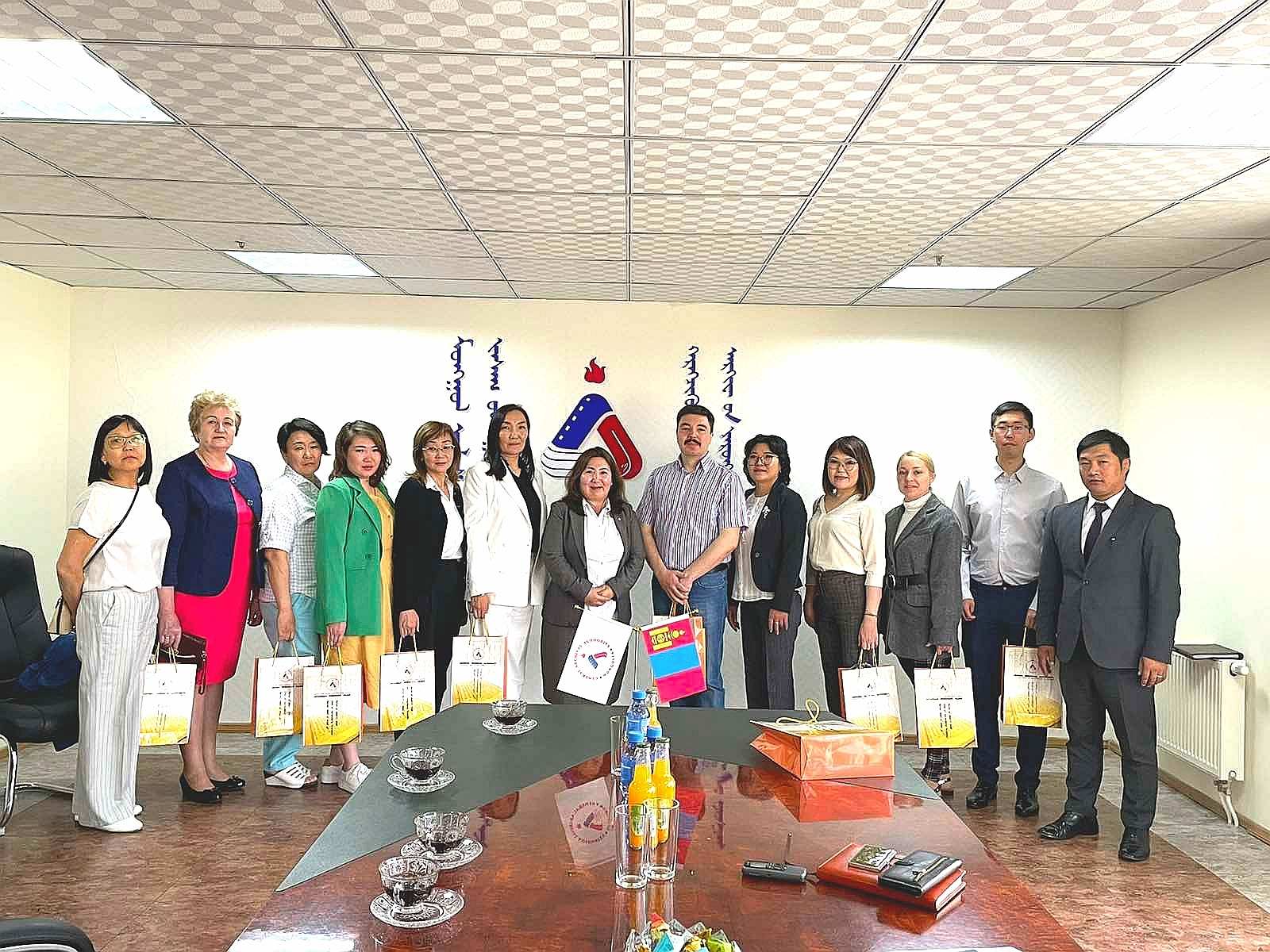 В преддверии международного дня архивов архивисты посетили Национальный архив Монголии