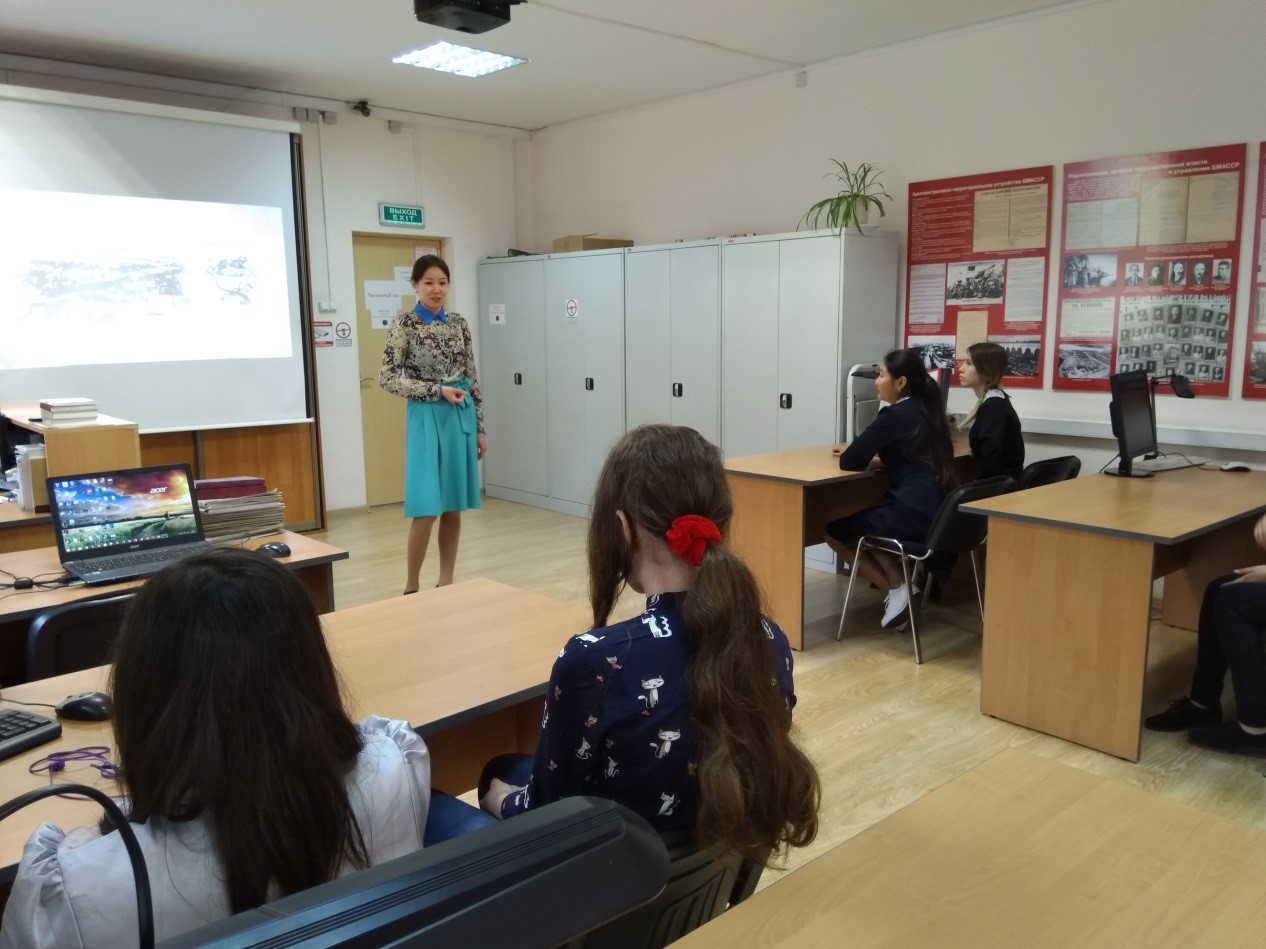 18 мая 2018 г. в Государственном архиве Республики Бурятия в рамках проекта «АРХИВЫ–ШКОЛАМ» была проведена экскурсия для учащихся МАОУ «СОШ № 50» г. Улан-Удэ