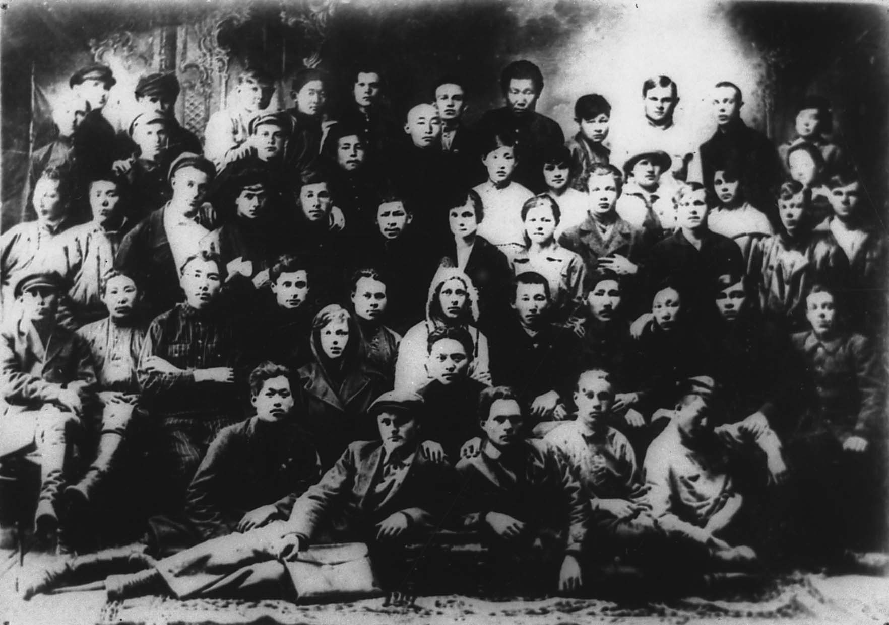 Страницы архивных документов поведают нам, как 90 лет назад прошел I Республиканский съезд Российского Коммунистического Союза Молодежи Бурят-Монгольской АССР.