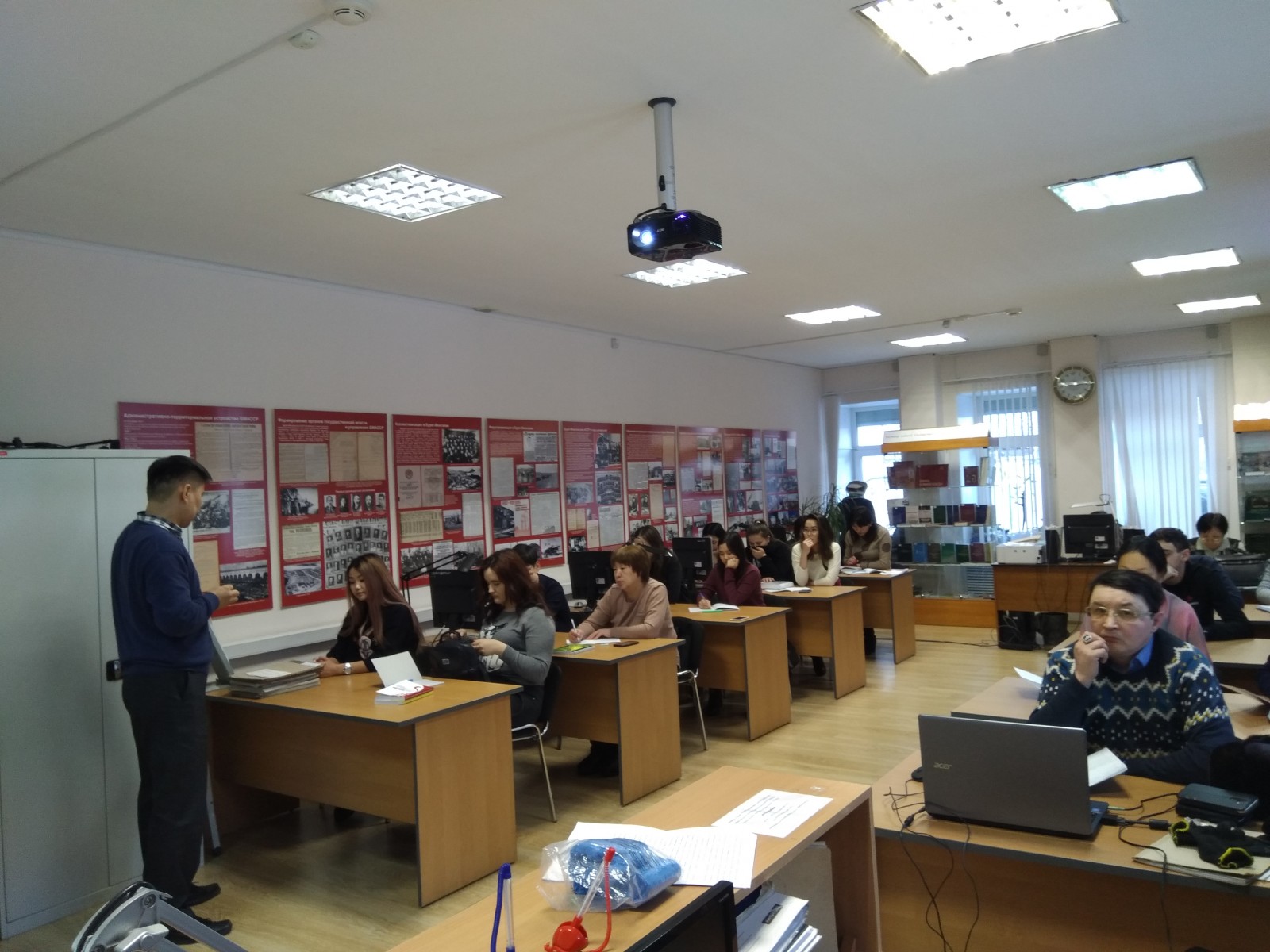 Госархив Бурятии провел обзорную экскурсию для студентов очного и заочного отделения Восточно-Сибирского государственного института культуры