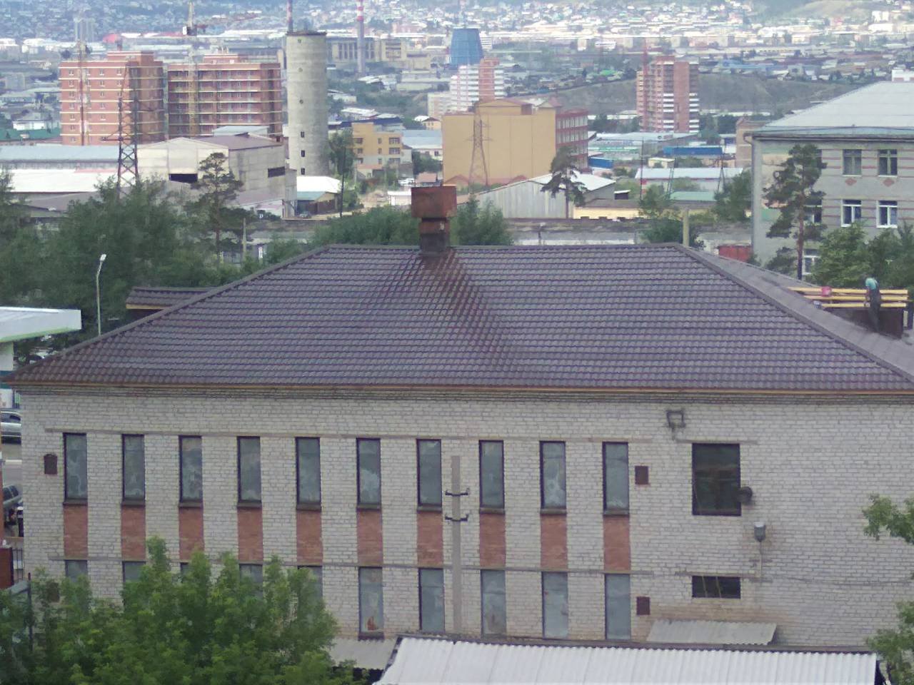 В июне 2018 г. завершились работы по капитальному ремонту кровли здания Государственного архива Республики Бурятия по ул. Павлова, 64а